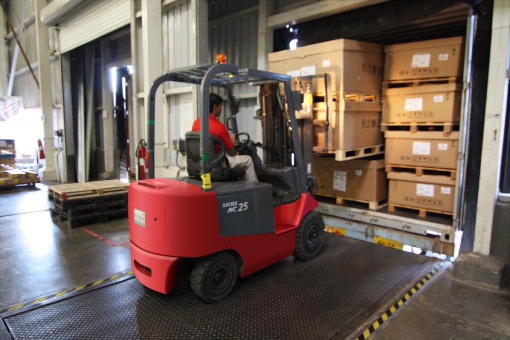 forklift warehouse machine worker industry pallet freight storage 1072796