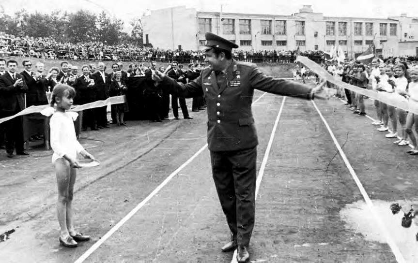 1971 Г.С.Шонин на открытии стадиона Юность