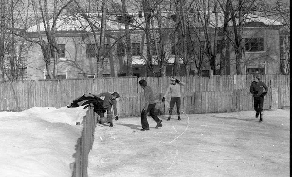 1979 Улица Болдина школа №4, на спортплощадке. Фото из личного архива Александра Бынкина 05