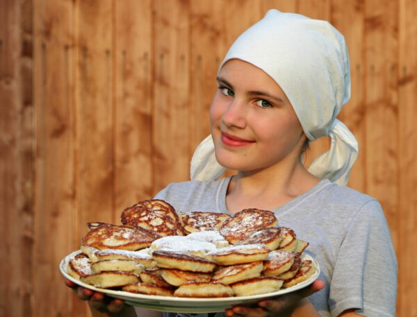 pancakes cook cakes hash browns shawl bakery shop girl 585969