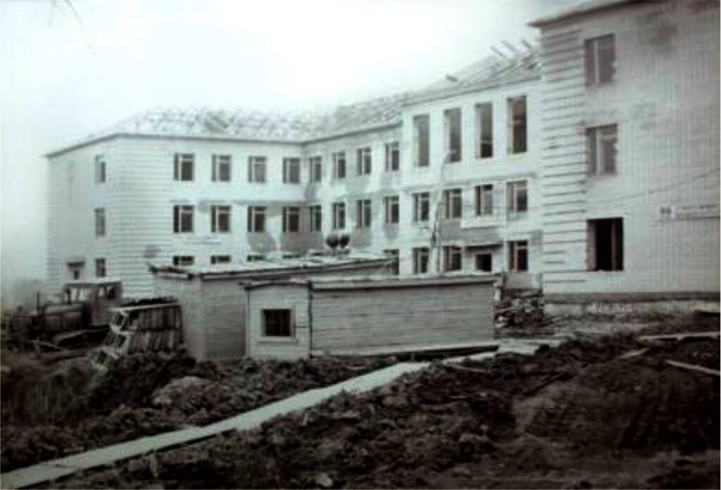 05 1977 Строительство школы интерната №5. Фото предоставлено архивом школы