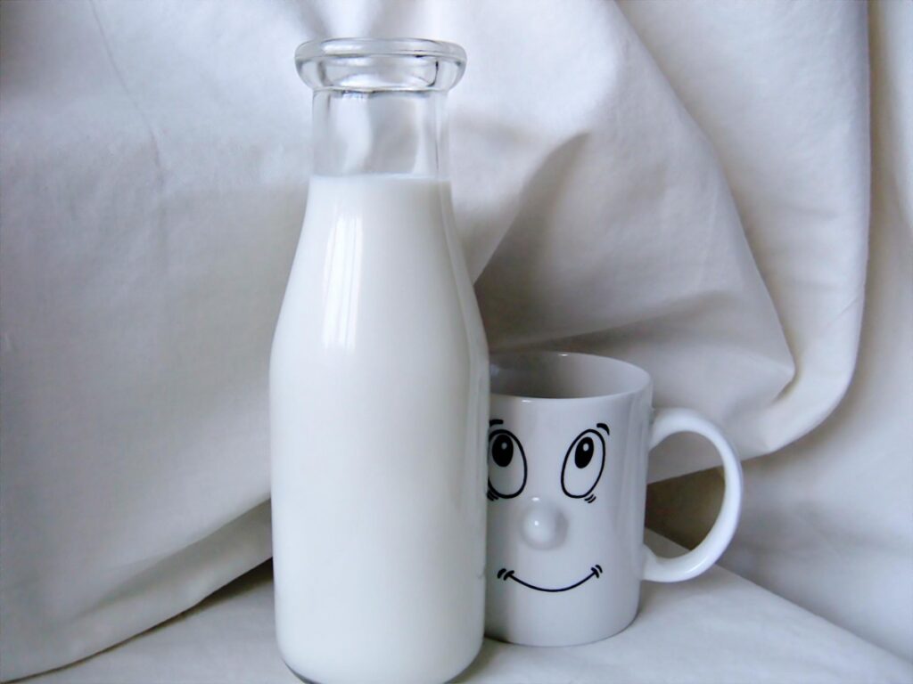 milk cow drink calcium glass of milk 1083086