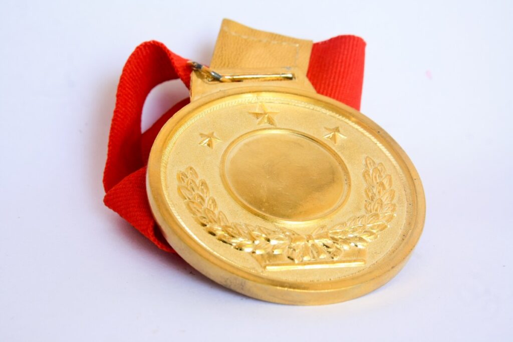 medal award gold success achievement winner ribbon prize 952236