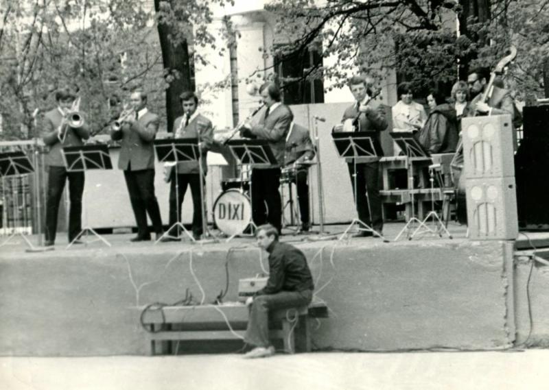 02 1974 год. Выступление обнинского диксиленда в Калуге в парке