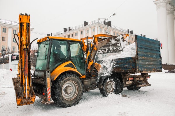 20231124 Андрей Хорошавин трактор, уборка снега img 0101