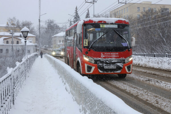 20231130 Каменный мост, автобус, снег Игорь Рулёв