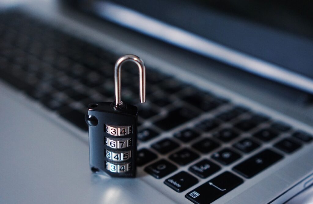 computer security padlock hacker hacking theft thief keyboard 545994