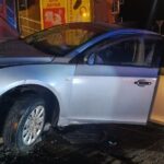 Машина врезалась в здание ночью в калужском Кирове
