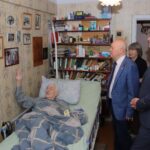Калужские депутаты поздравили ветерана с наступающим Днём Победы